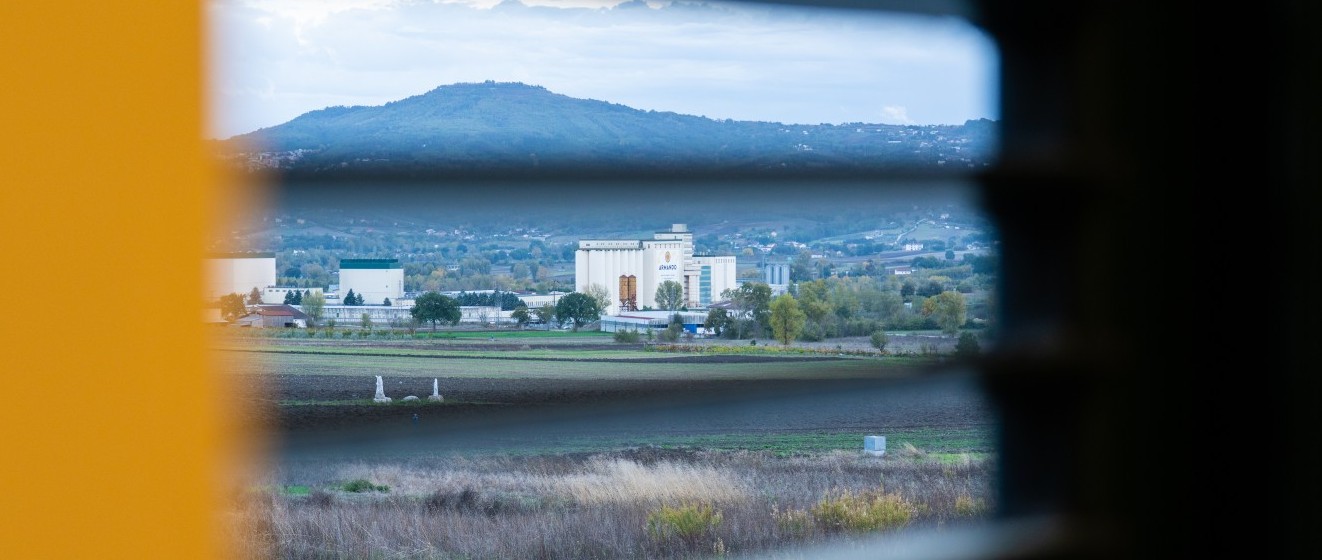 Vista panoramica sull'Irpinia con poli industriali e colline